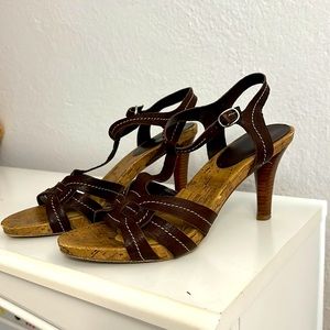 T-strap pumps